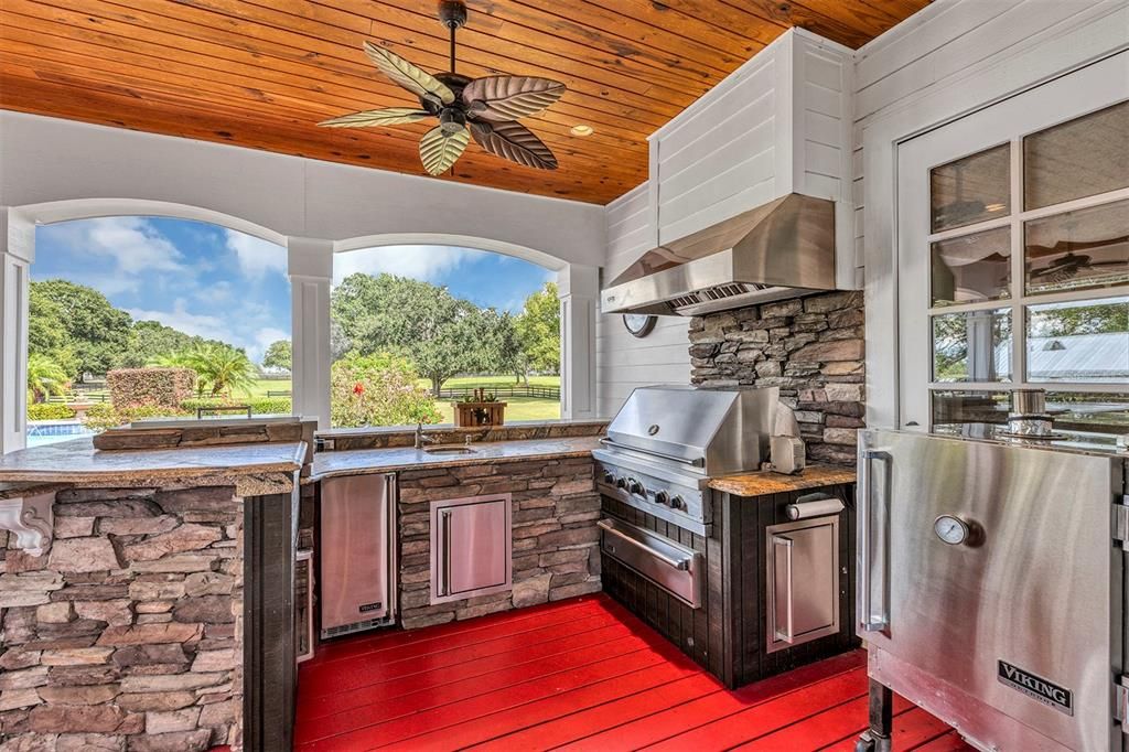 Exterior, Outdoor Kitchen