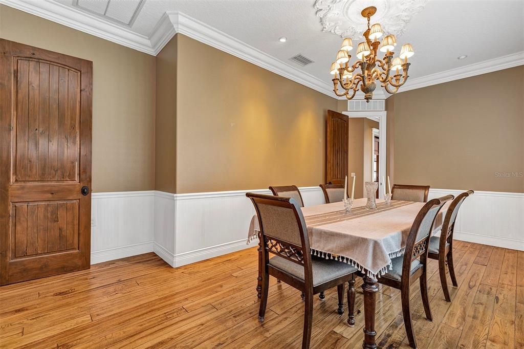 Chandelier, Dining room, Interior, Recessed Lighting, Wood Texture Flooring