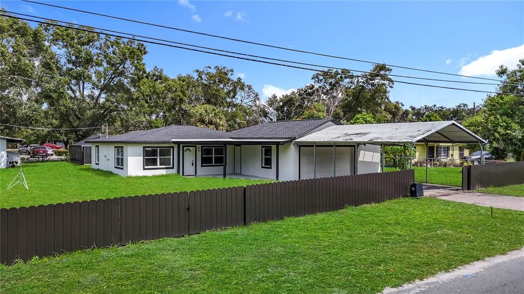 Exterior, Facade, Ranch