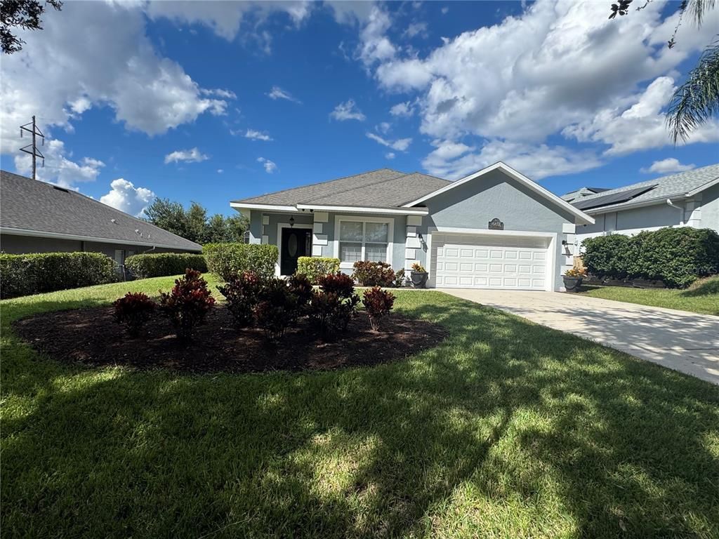 Attached, Exterior, Facade, Ranch