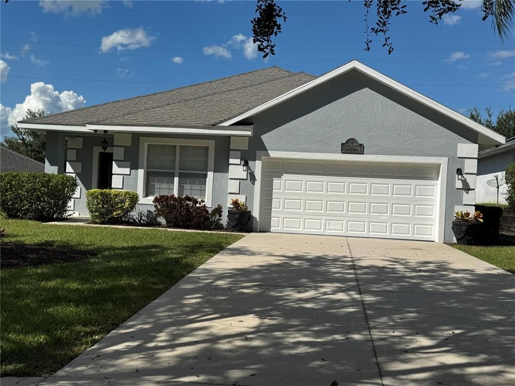 Attached, Exterior, Facade, American Craftsman