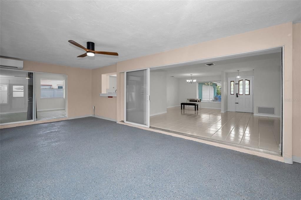 Empty room, Interior, Pendant Lights