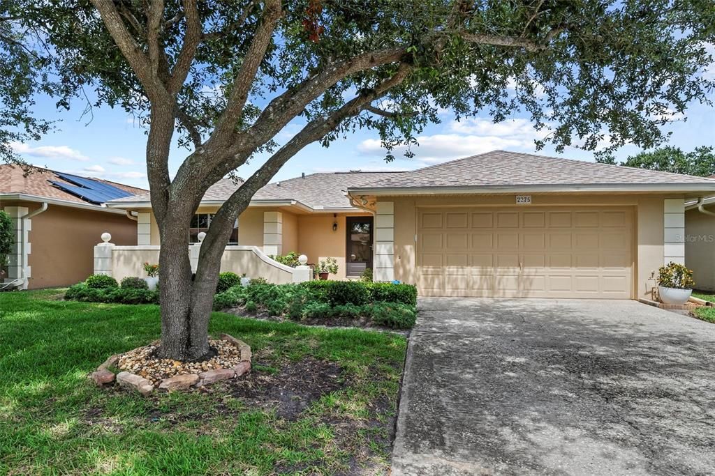 Attached, Exterior, Facade, Ranch