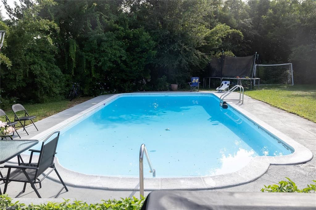 Exterior, Playground, Pool
