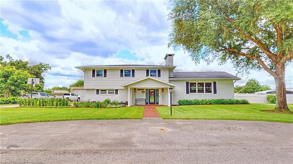Backyard, Exterior, Facade, Split Level