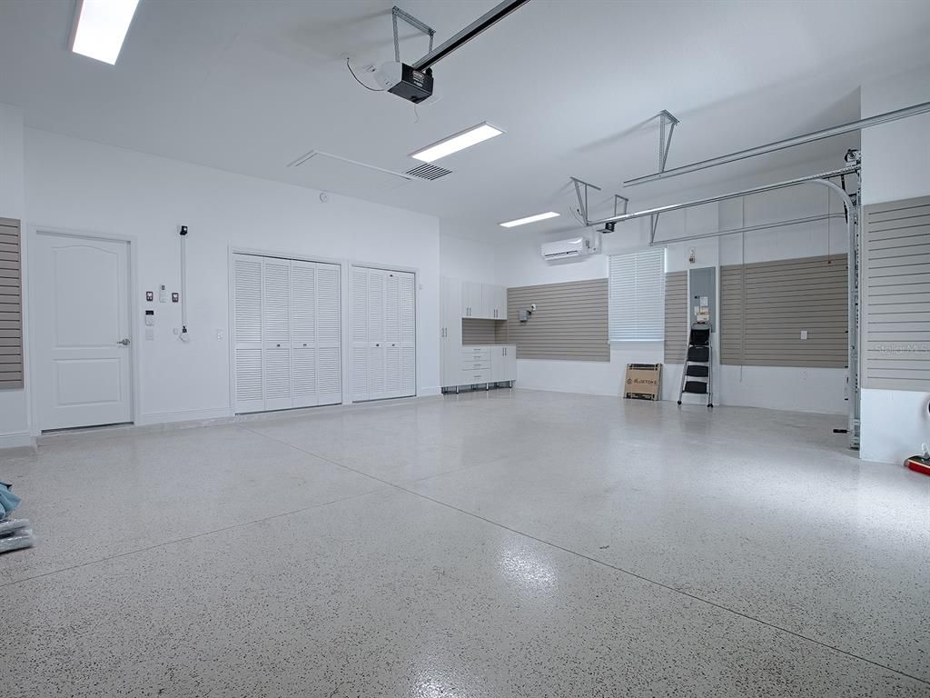 Garage, Interior