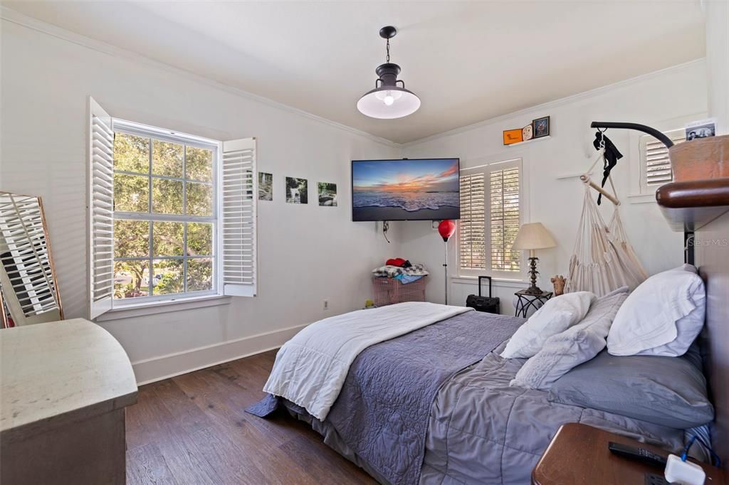 Bedroom, Interior, Pendant Lights, Wood Texture Flooring