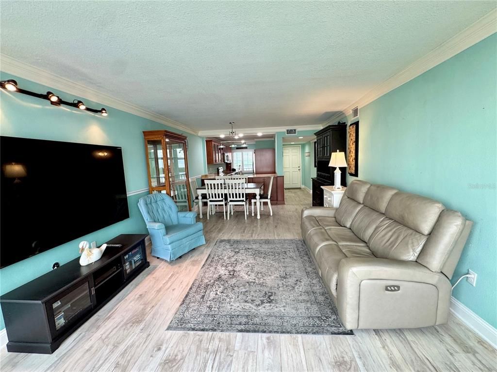 Dining room, Interior, Living room, Pendant Lights, Recessed Lighting, Wood Texture Flooring
