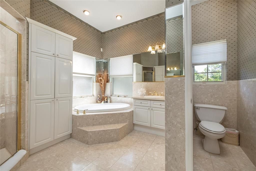 Bathroom, Dual Sink Vanities, Interior, Recessed Lighting