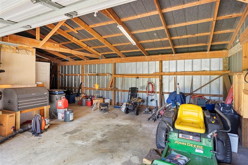 Garage, Interior, Wooden Beams
