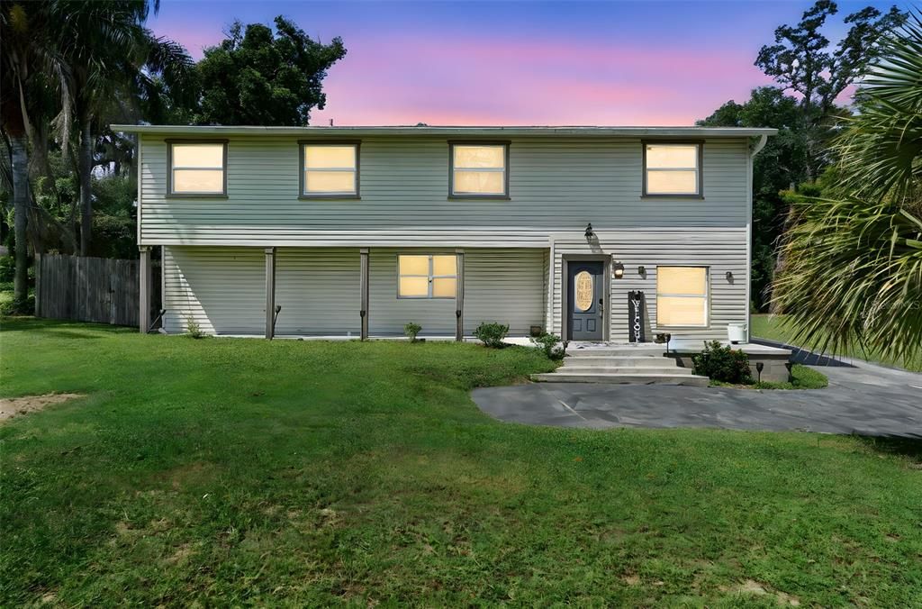 Backyard, Exterior, Facade, Raised Ranch
