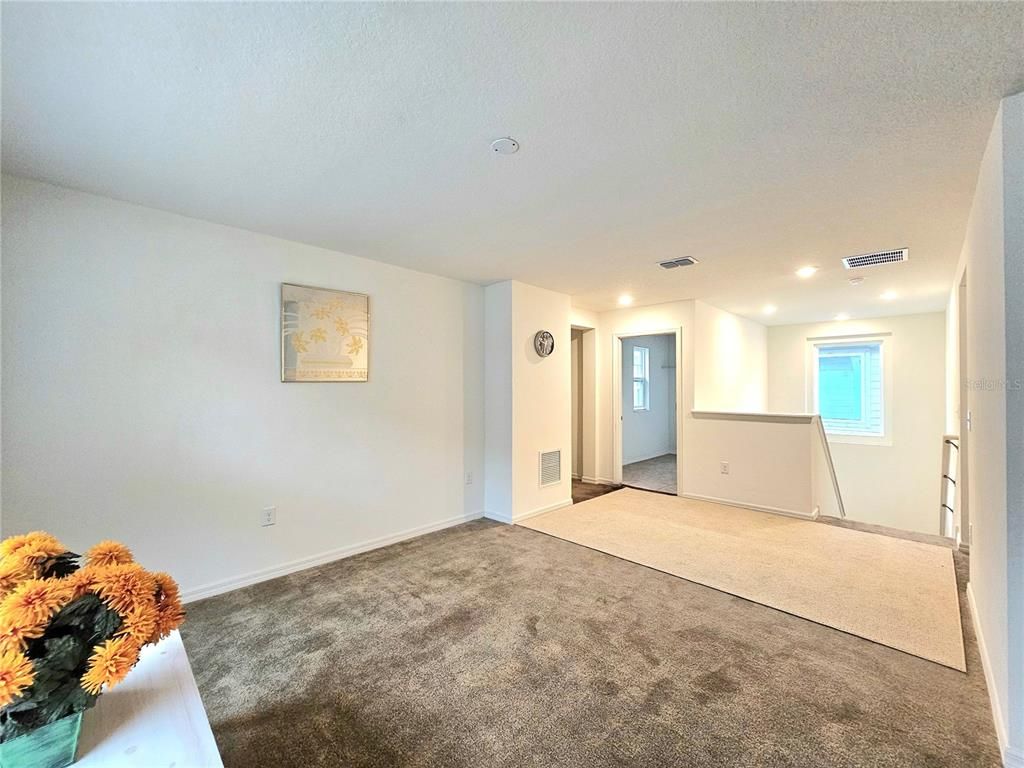 Empty room, Interior, Recessed Lighting