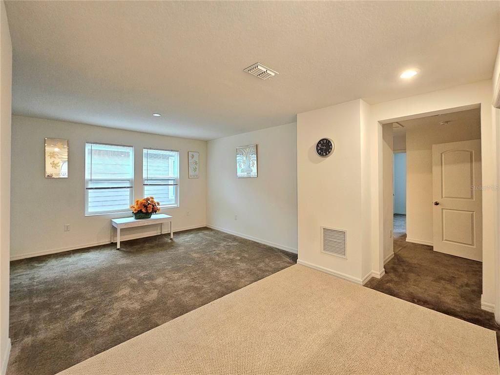 Empty room, Interior, Recessed Lighting