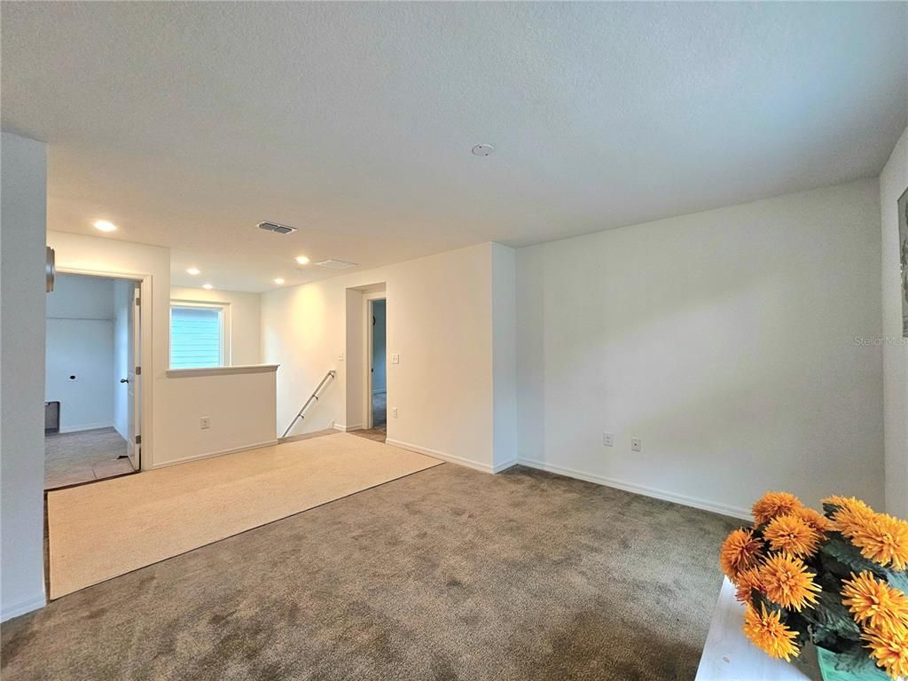 Empty room, Interior, Recessed Lighting