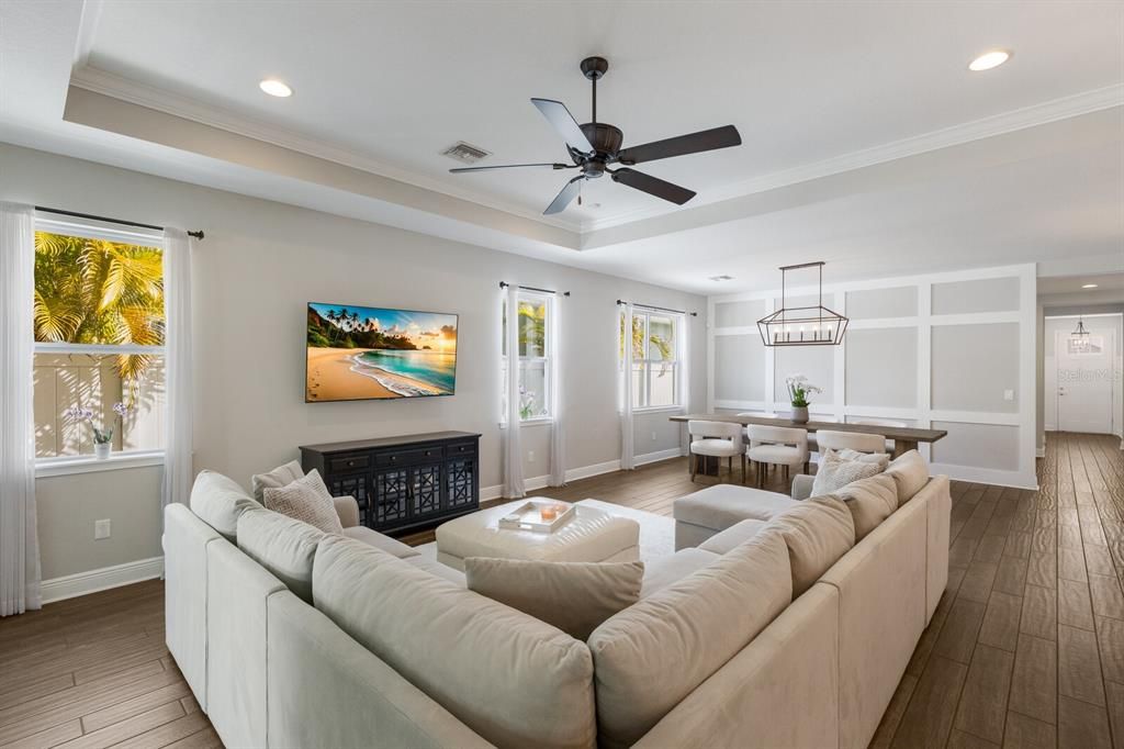 Dining room, Interior, Living room, Pendant Lights, Recessed Lighting, Wood Texture Flooring