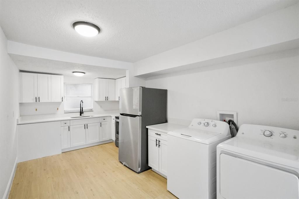 Interior, Kitchen, Washer, Wood Texture Flooring