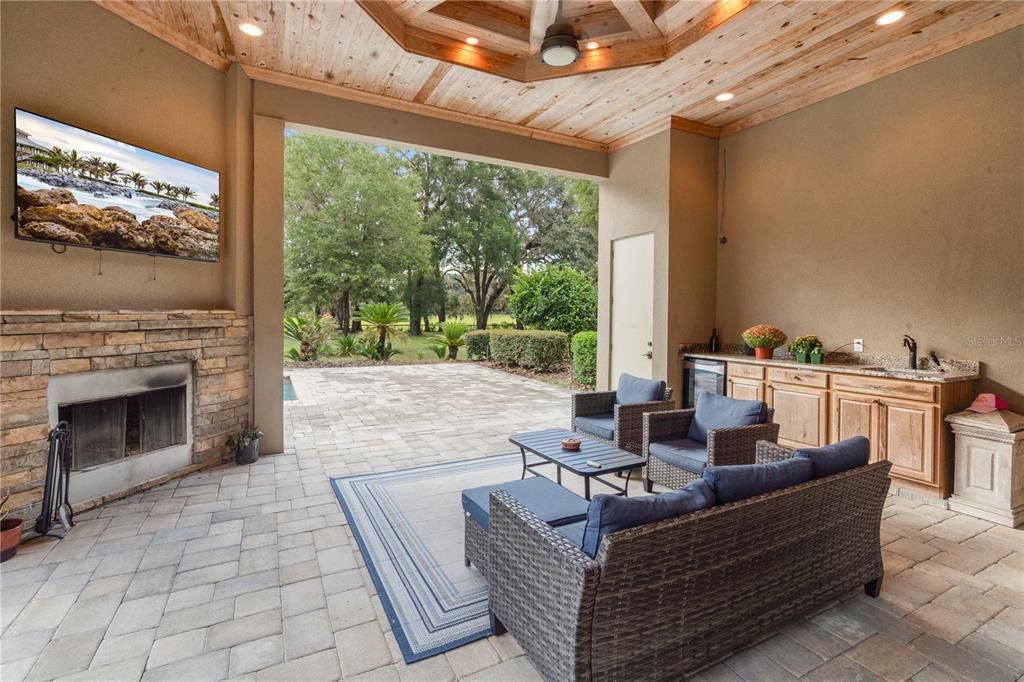 Exterior, Fireplace, Outdoor Kitchen
