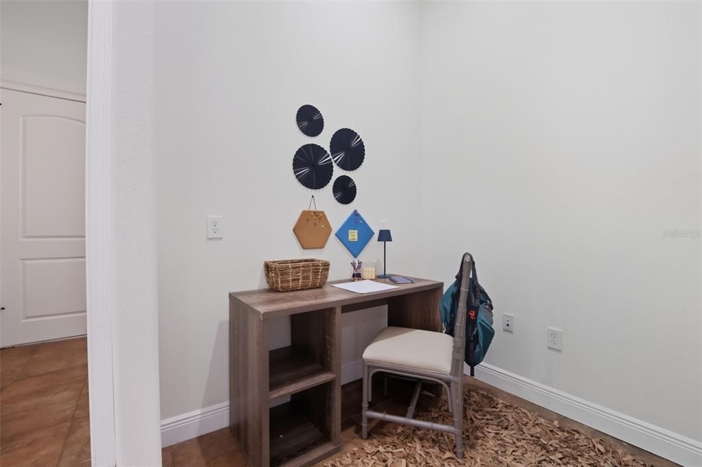 Home Office, Interior
