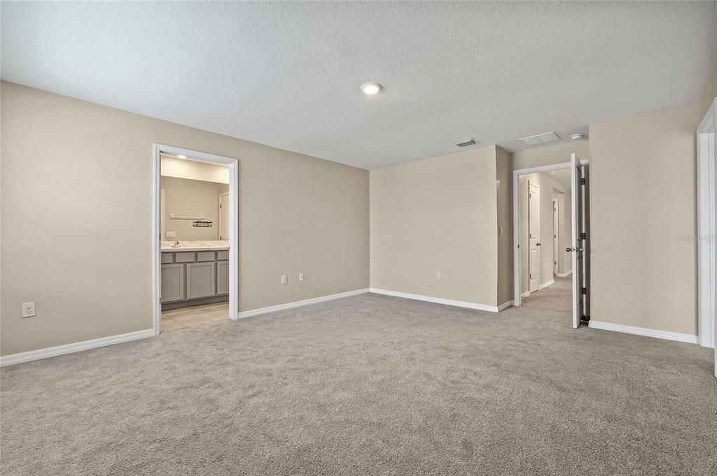 Bathroom, Empty room, Interior, Recessed Lighting