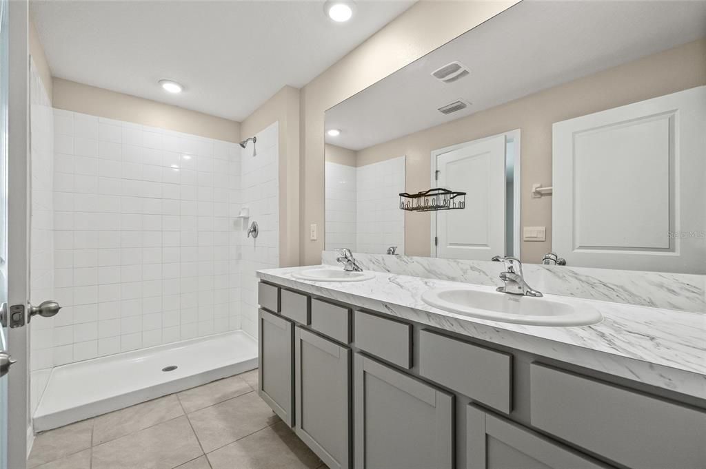 Bathroom, Dual Sink Vanities, Interior, Recessed Lighting