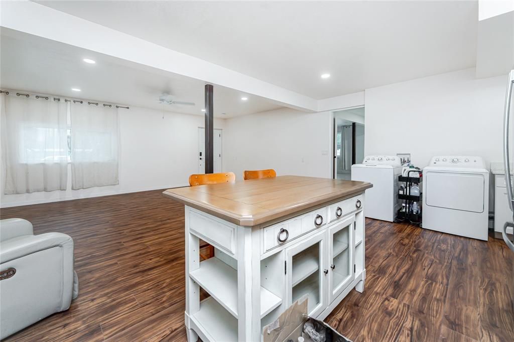 Interior, Recessed Lighting, Washer, Wood Texture Flooring