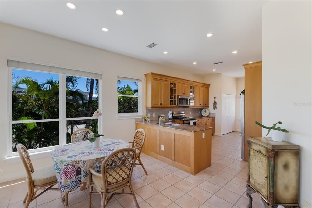 Dining room, Interior, Kitchen, Recessed Lighting, Stainless Steel Appliances
