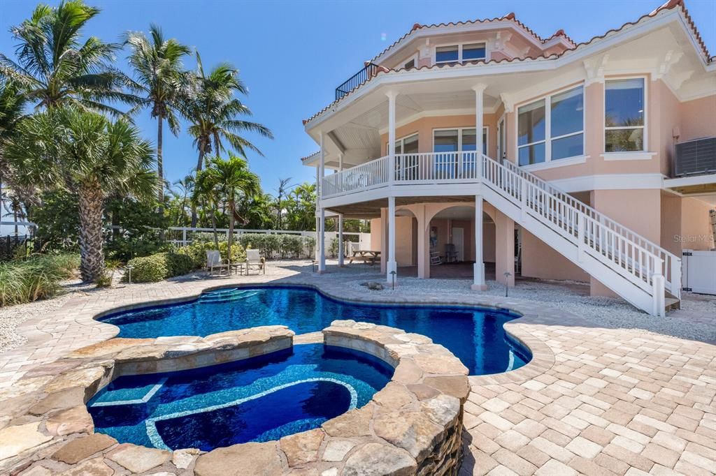 Exterior, Pool
