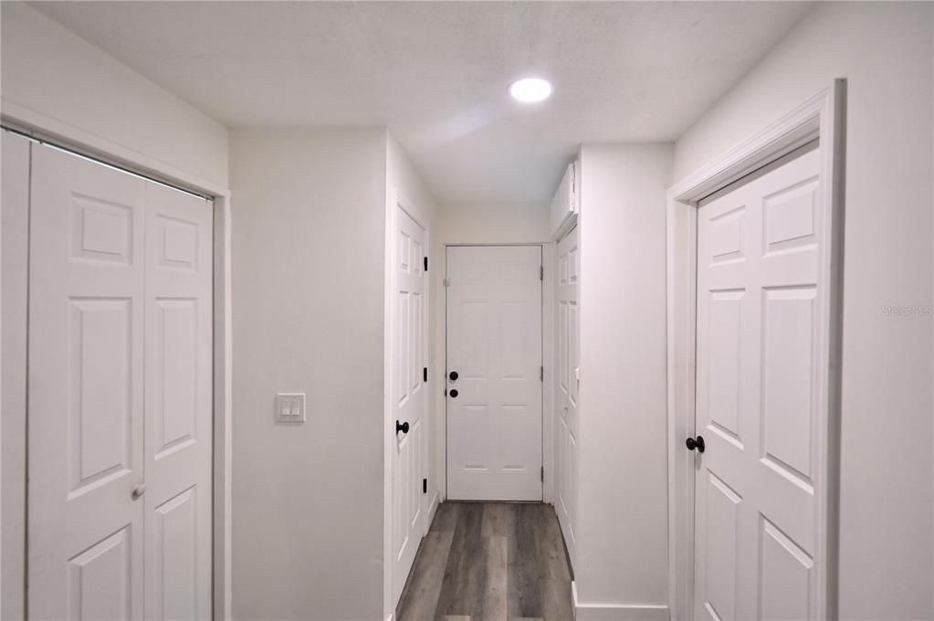 Interior, Recessed Lighting, Wood Texture Flooring