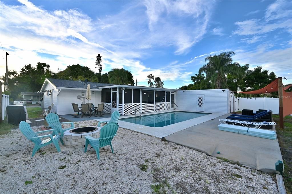 Exterior, Pool