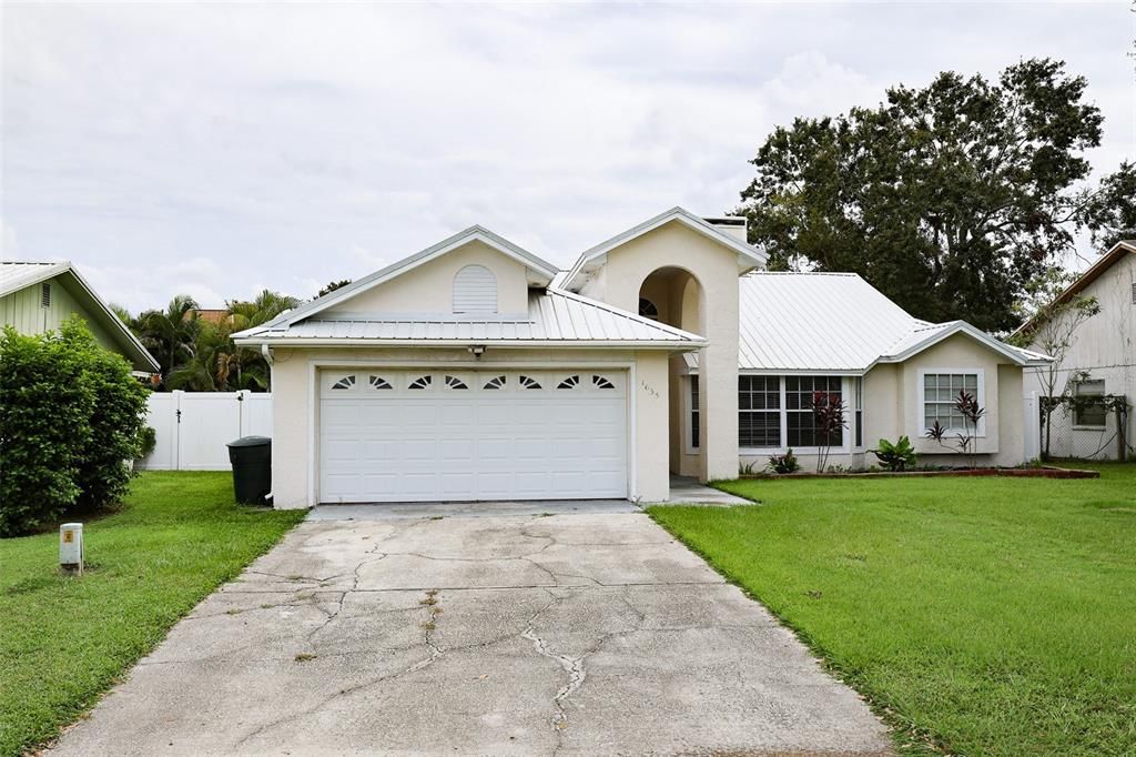 Attached, Exterior, Facade, Ranch