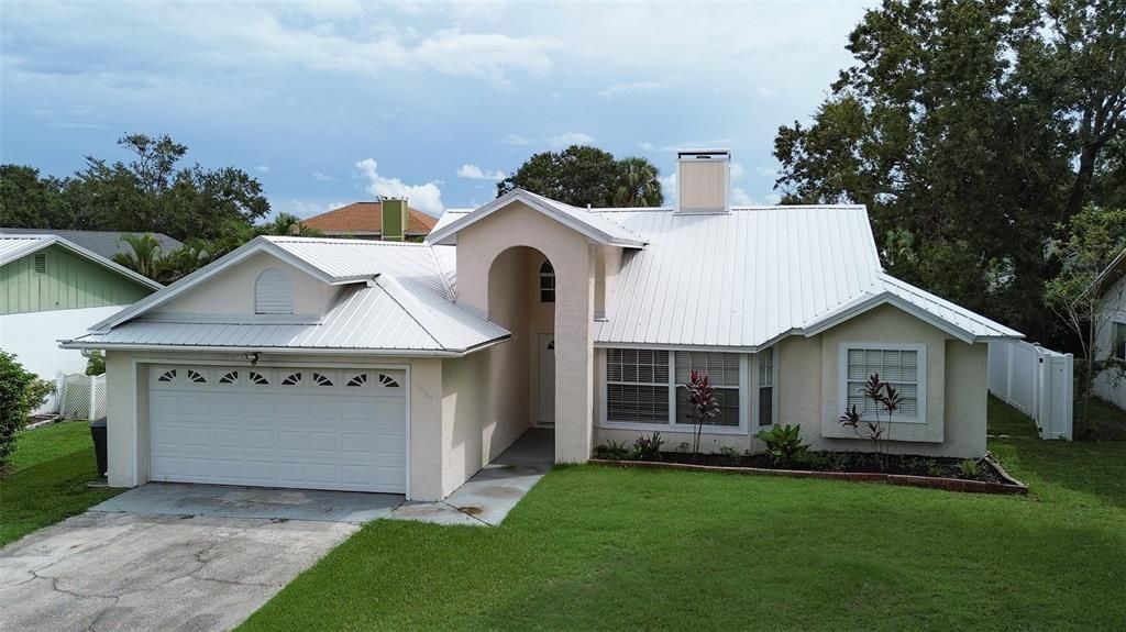 Attached, Exterior, Facade, Ranch