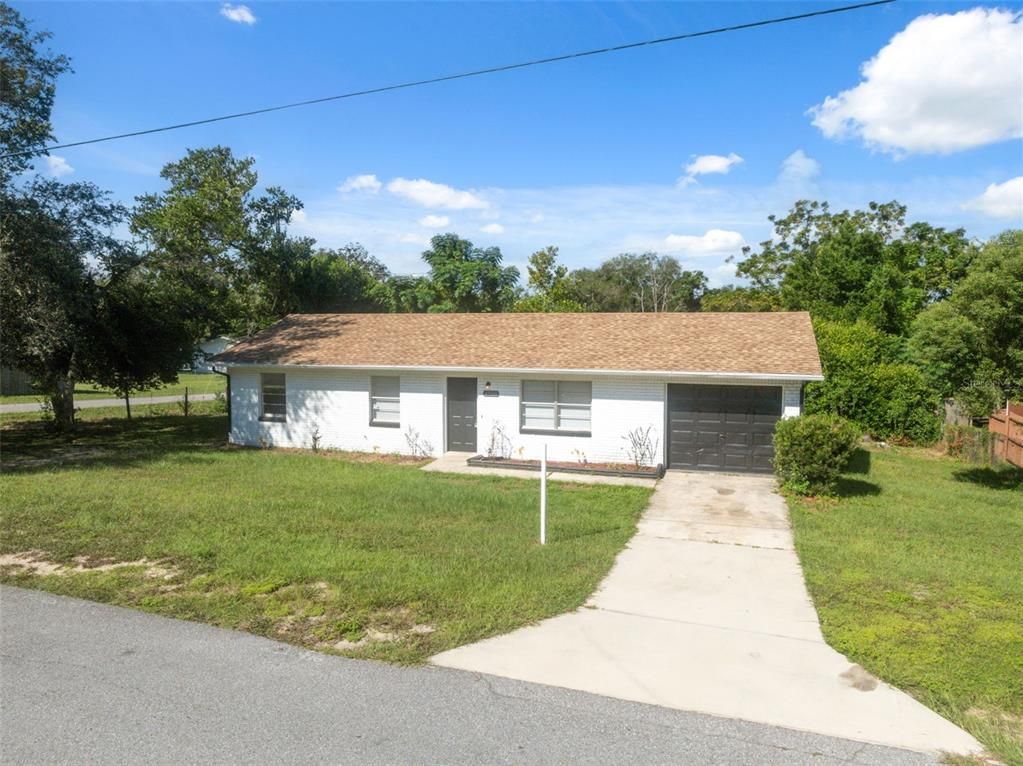 Attached, Exterior, Facade, Ranch
