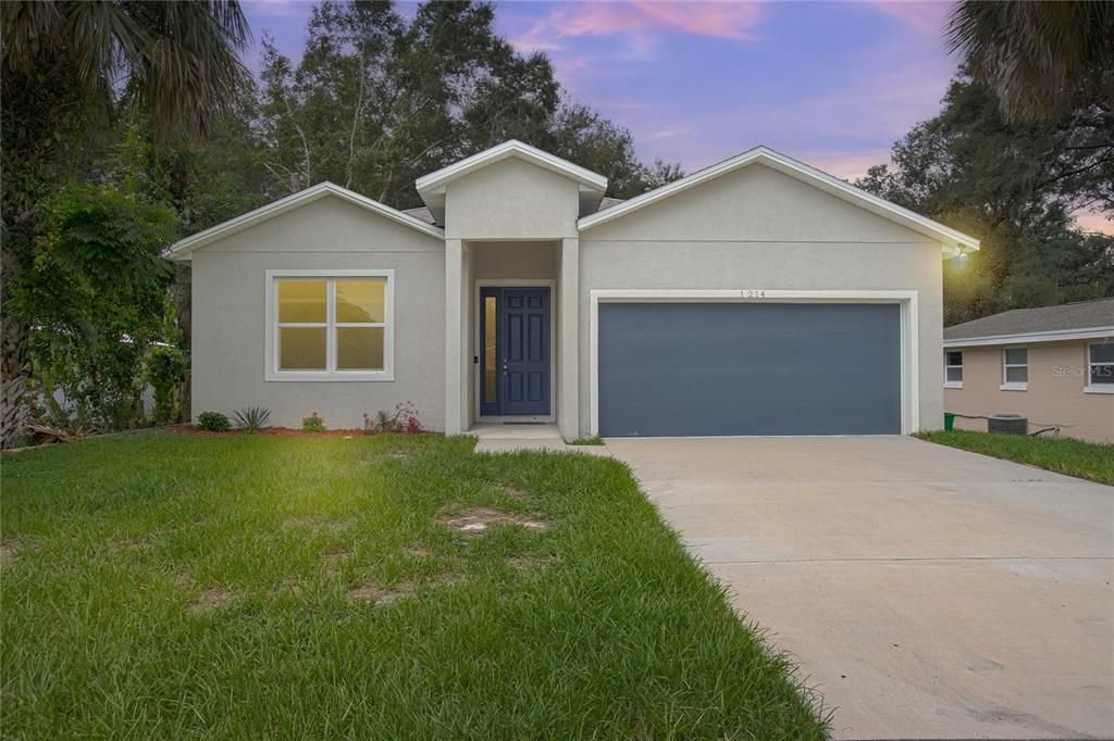 Attached, Exterior, Facade, Ranch