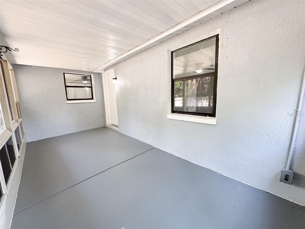 Empty room, Interior