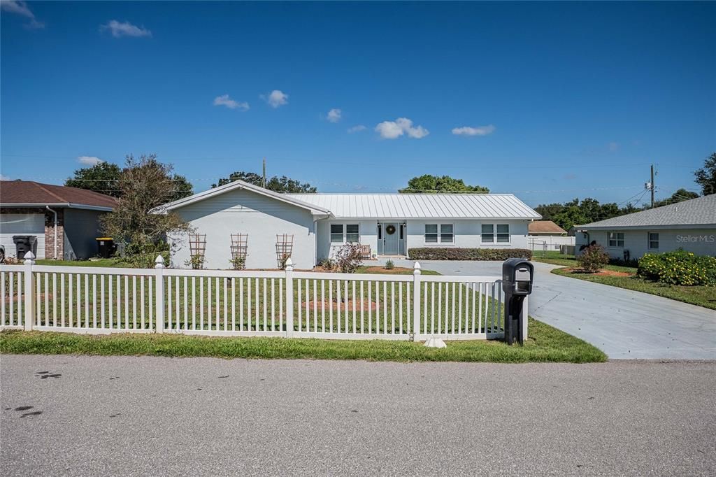 Exterior, Facade, Ranch