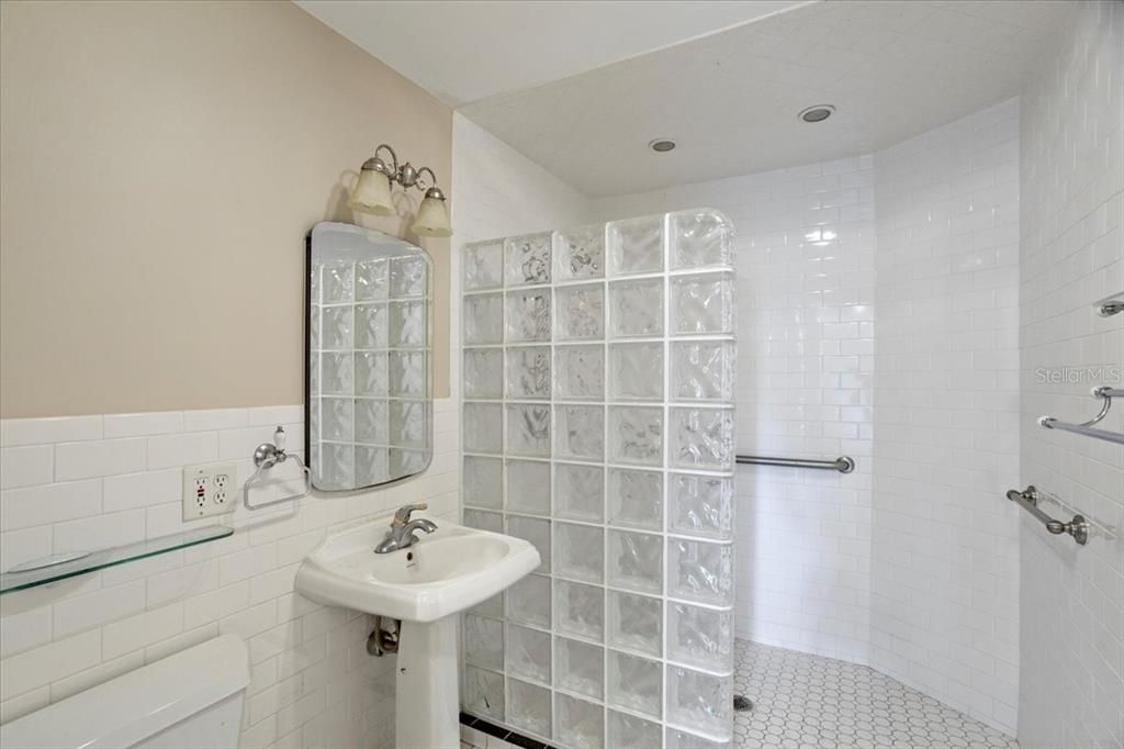 Bathroom, Interior, Recessed Lighting
