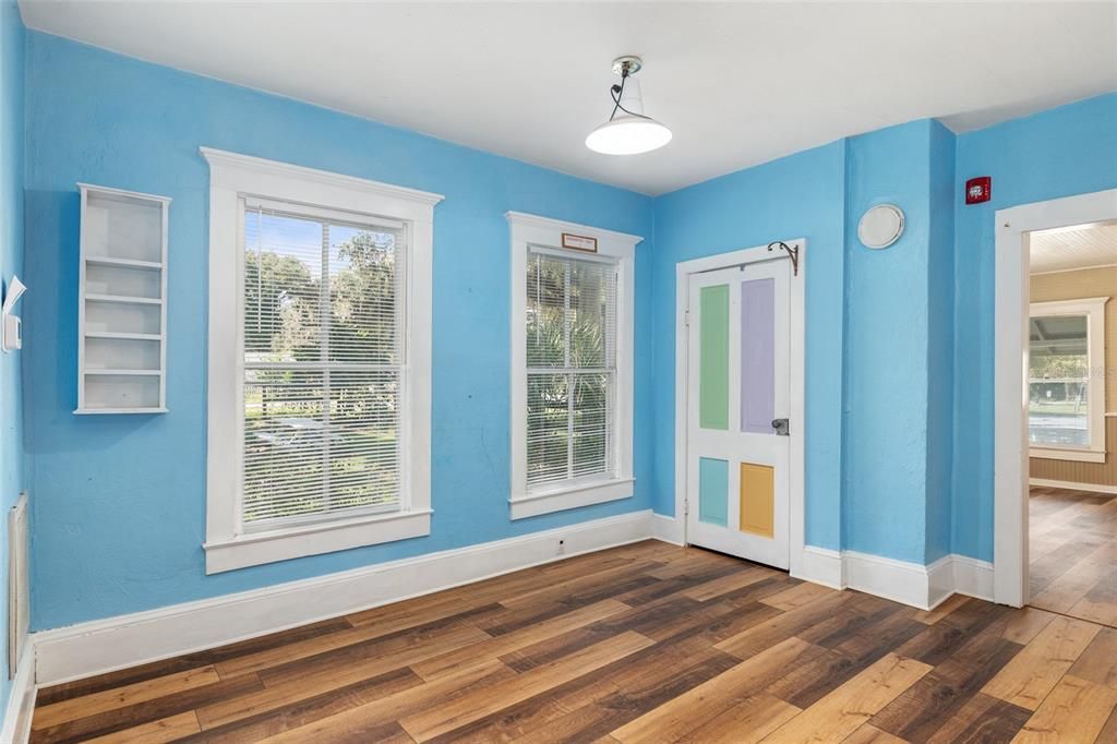 Empty room, Interior, Pendant Lights, Wood Texture Flooring