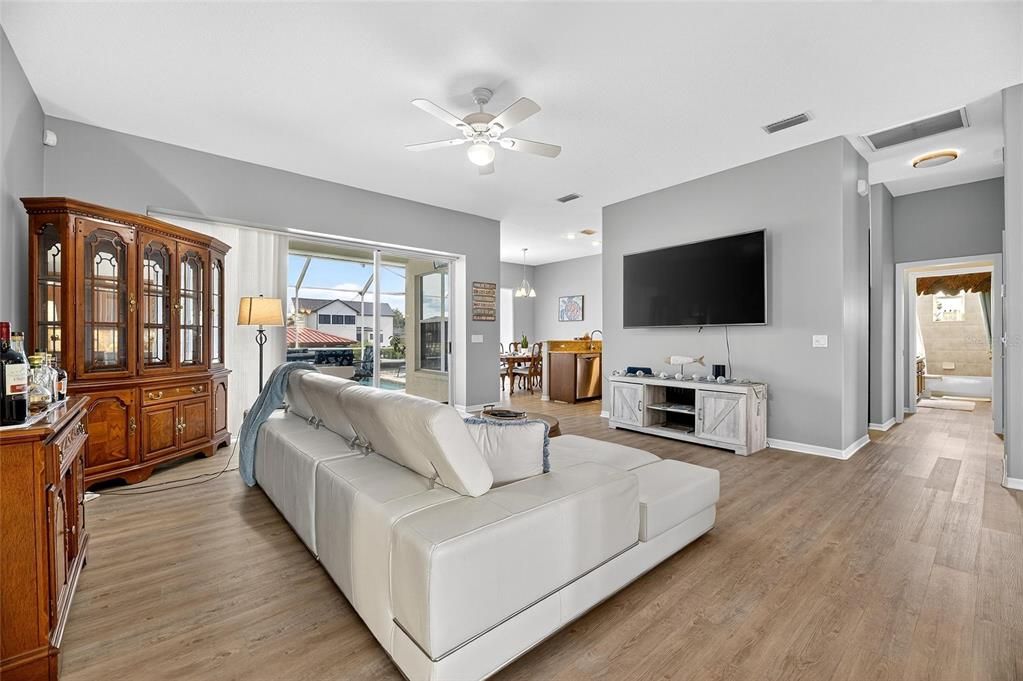 Dining room, Interior, Living room, Pendant Lights, Recessed Lighting, Wood Texture Flooring