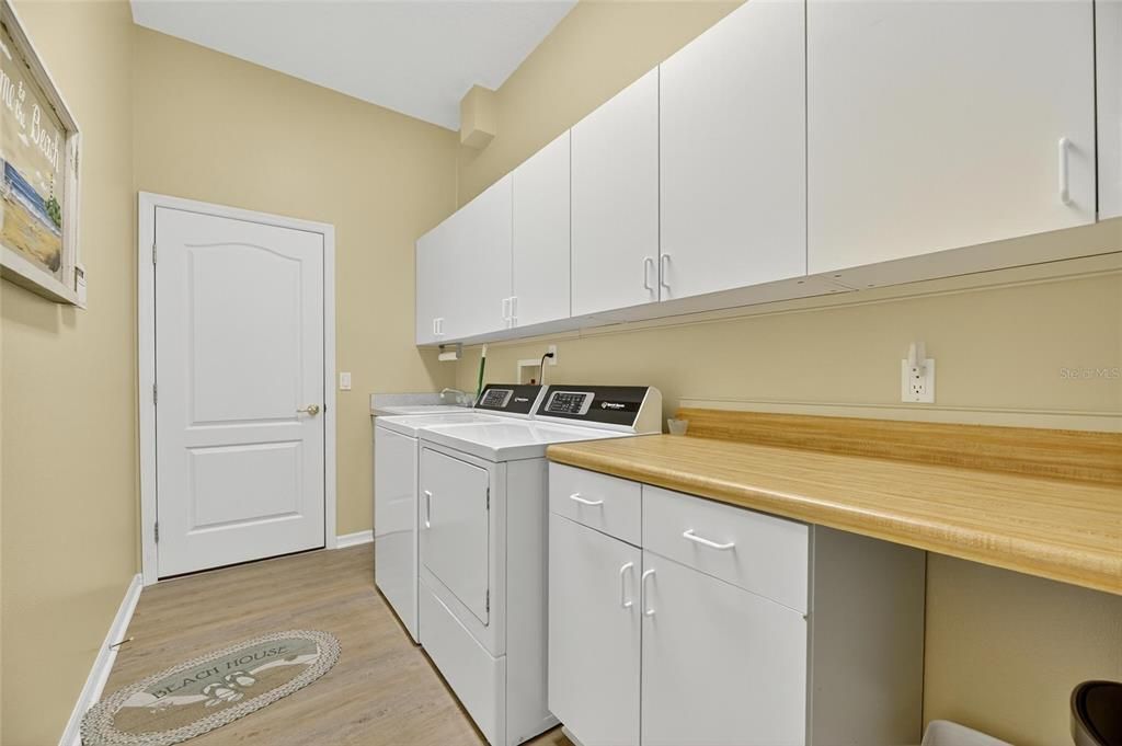 Interior, Washer, Wood Texture Flooring