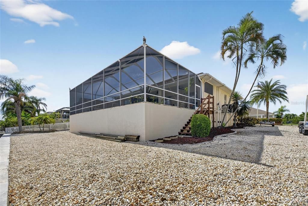 Backyard, Exterior, Facade, Modern