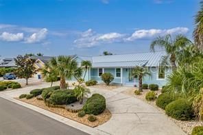 Exterior, Facade, Ranch