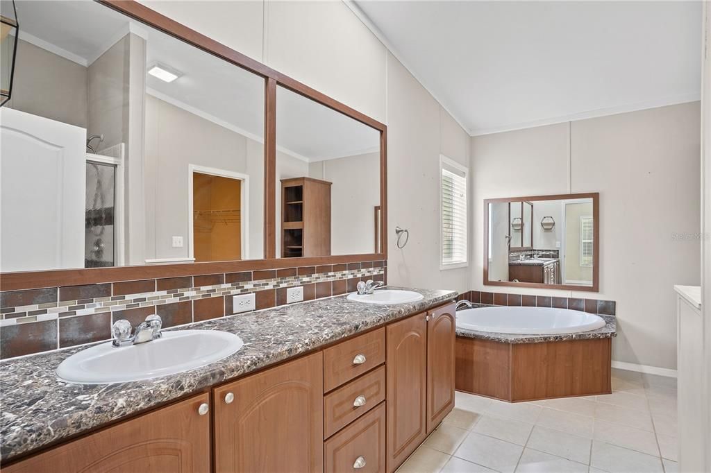 Bathroom, Dual Sink Vanities, Interior