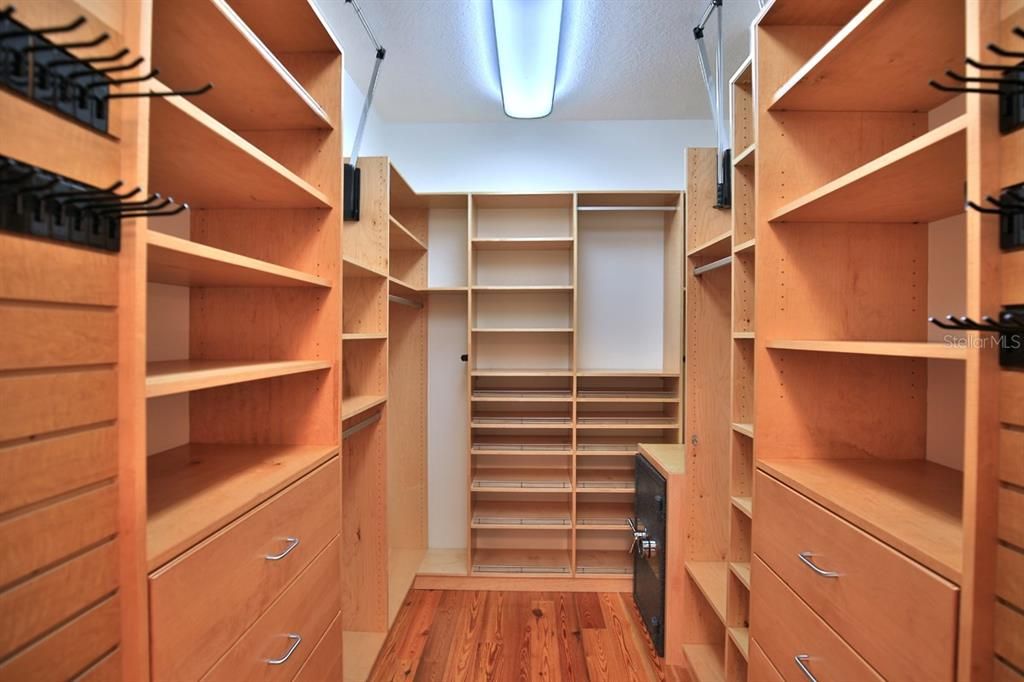 Interior, Walk-in Closets, Wood Texture Flooring