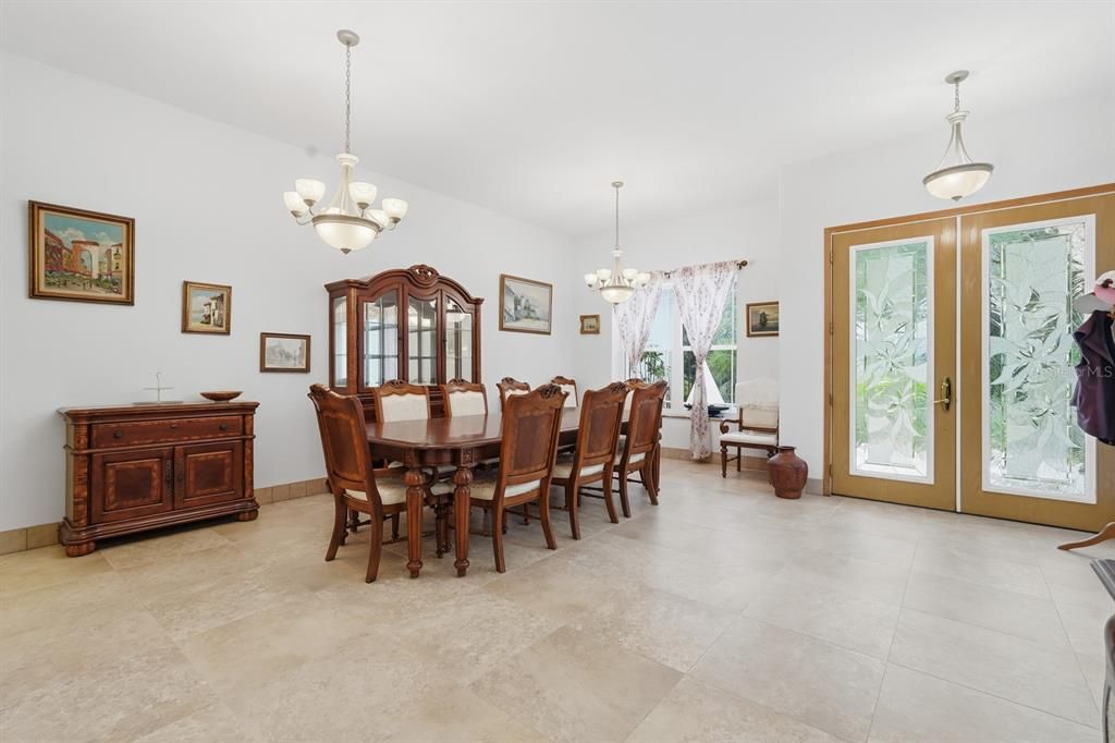 Chandelier, Dining room, Interior, Pendant Lights