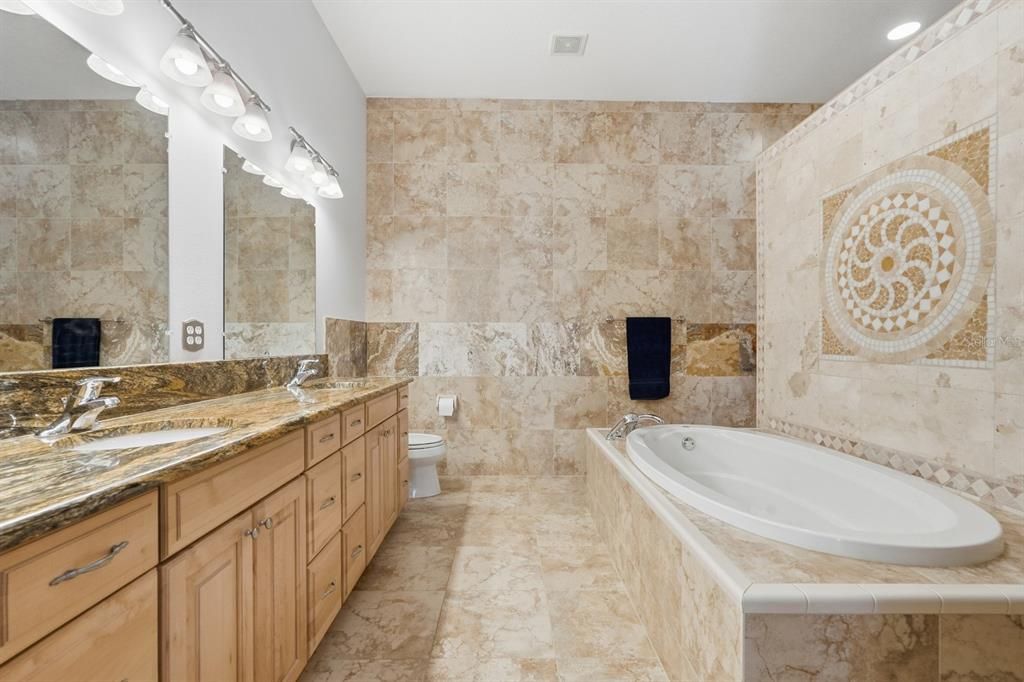 Bathroom, Dual Sink Vanities, Interior, Recessed Lighting
