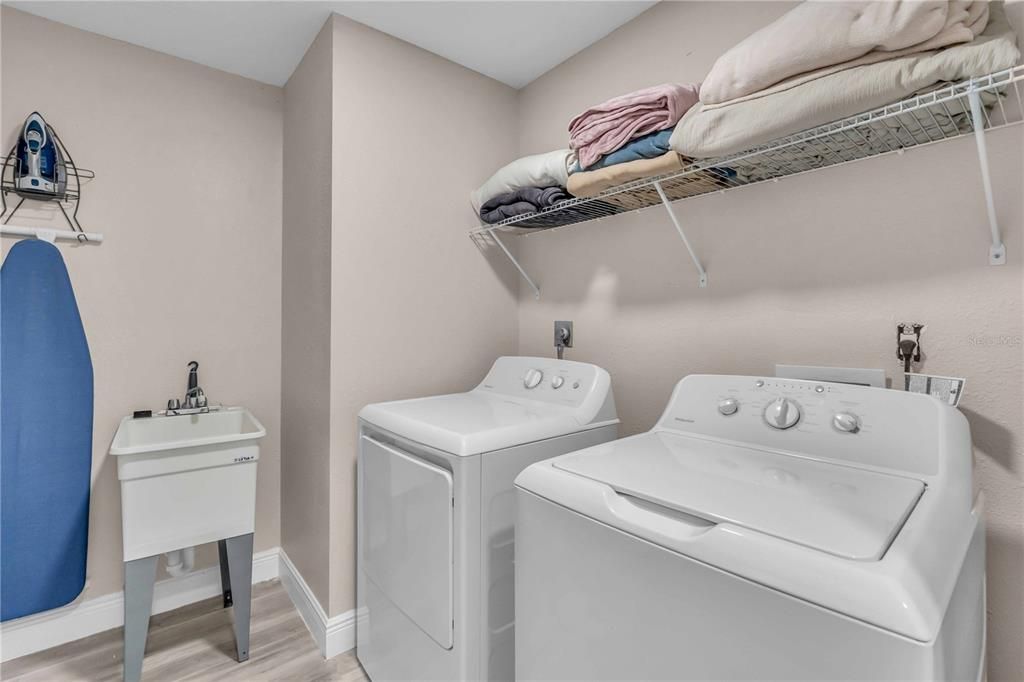 Interior, Washer, Wood Texture Flooring