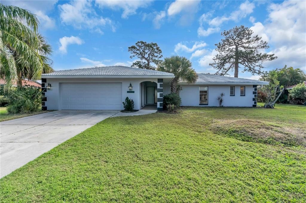 Attached, Backyard, Exterior, Facade, Ranch