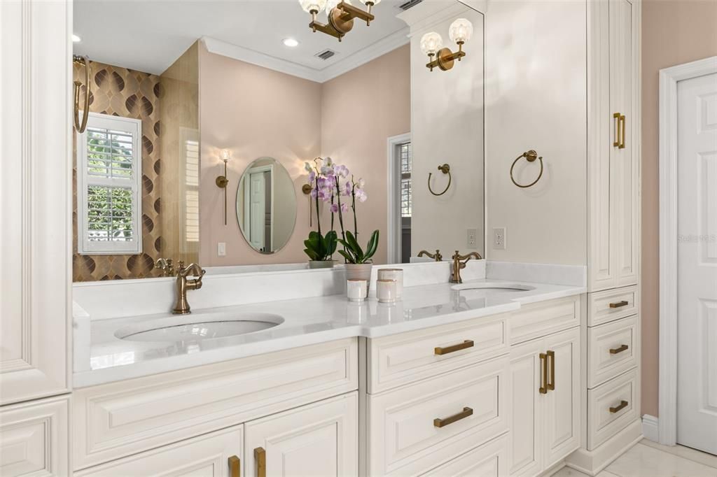 Bathroom, Dual Sink Vanities, Interior, Recessed Lighting