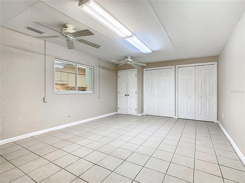 Empty room, Interior