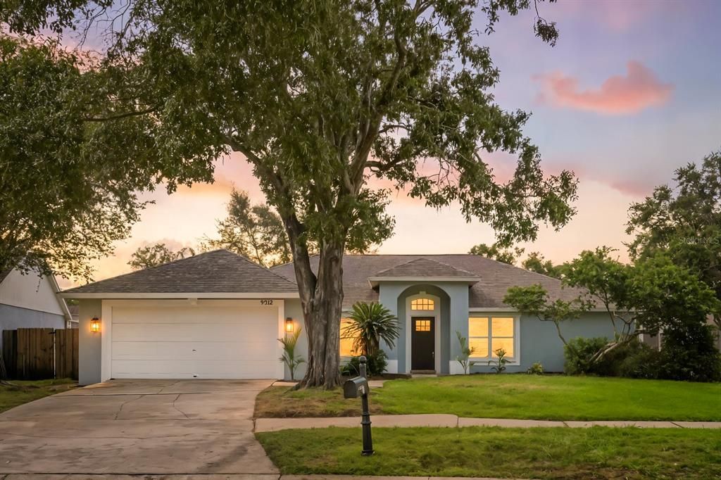 Attached, Exterior, Facade, Ranch
